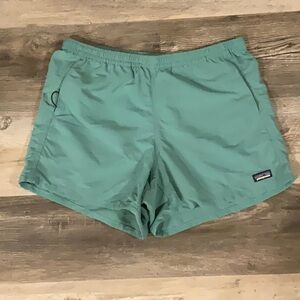 Patagonia Barely Baggies Shorts Heartleaf Green SzM